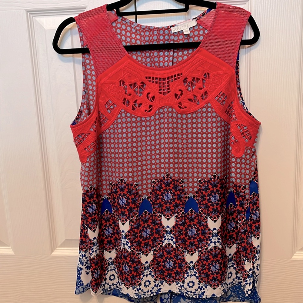 Sleeveless shirt
